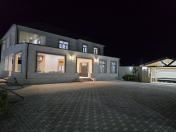 Satılır 7 otaqlı 12 m2 bağ evi Şüvəlan Park ticarət mərkəzi