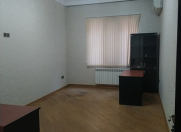 İcarəyə verilir 2 otaqlı 85 m2 ofis 28 May m.