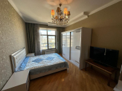 Satılır 4 otaqlı 165 m2 yeni tikili Nizami m.