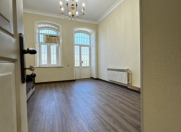 İcarəyə verilir 3 otaqlı 90 m2 köhnə tikili 28 May m.