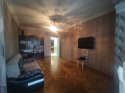 Satılır 2 otaqlı 80 m2 köhnə tikili Gənclik m.