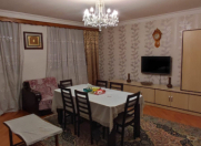 Satılır 2 otaqlı 70 m2 köhnə tikili Dövlət Statistika Komitəsi