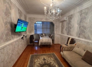 Satılır 3 otaqlı 90 m2 köhnə tikili Elmlər Akademiyası m.