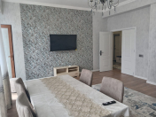 İcarəyə verilir 3 otaqlı 135 m2 yeni tikili Ağ şəhər