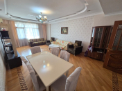 İcarəyə verilir 4 otaqlı 180 m2 yeni tikili Tibb Universiteti