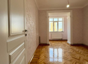 Satılır 4 otaqlı 105 m2 köhnə tikili Yasamal r.