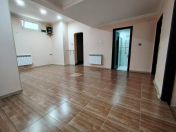 Satılır 3 otaqlı 75 m2 köhnə tikili Elmlər Akademiyası m.