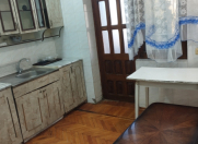 İcarəyə verilir 3 otaqlı 80 m2 köhnə tikili Xalqlar Dostluğu m.