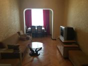 İcarəyə verilir 2 otaqlı 52 m2 köhnə tikili 28 May m.