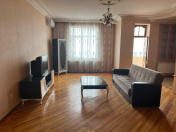 İcarəyə verilir 2 otaqlı 90 m2 yeni tikili 8 Noyabr m.