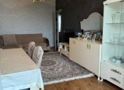 Satılır 2 otaqlı 70 m2 köhnə tikili Xalqlar Dostluğu m.