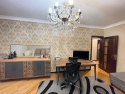 Satılır 2 otaqlı 70 m2 köhnə tikili Gənclik m.