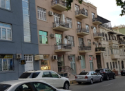 Satılır 2 otaqlı 85 m2 köhnə tikili İçəri Şəhər m.