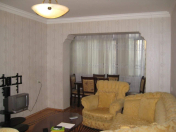 İcarəyə verilir 3 otaqlı 100 m2 köhnə tikili 28 May m.