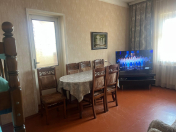 Satılır 2 otaqlı 65 m2 köhnə tikili Xalqlar Dostluğu m.