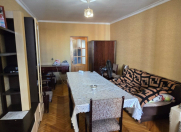 Satılır 3 otaqlı 75 m2 köhnə tikili İnşaatçılar m.