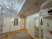 Satılır 3 otaqlı 120 m2 yeni tikili 28 May m.