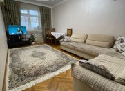 Satılır 2 otaqlı 65 m2 köhnə tikili Əhmədli m.