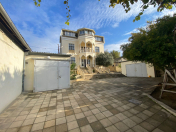 Satılır 9 otaqlı 435 m2 villa Azadlıq prospekti m.