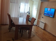 İcarəyə verilir 3 otaqlı 65 m2 köhnə tikili Qara Qarayev m.