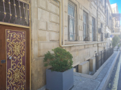 Satılır 4 otaqlı 90 m2 köhnə tikili Fəvvarələr meydanı