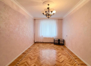 Satılır 4 otaqlı 115 m2 köhnə tikili Elmlər Akademiyası m.