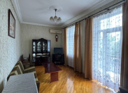 Satılır 2 otaqlı 45 m2 köhnə tikili Yasamal r.