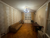 Satılır 2 otaqlı 80 m2 köhnə tikili Gənclik m.