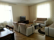 İcarəyə verilir 3 otaqlı 130 m2 yeni tikili Elmlər Akademiyası m.