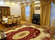 İcarəyə verilir 3 otaqlı 140 m2 yeni tikili Nizami m.