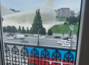 Satılır 3 otaqlı 80 m2 köhnə tikili Heydər Əliyev Mərkəzi