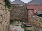 Satılır 2 otaqlı 50 m2 həyət evi İnşaatçılar m.