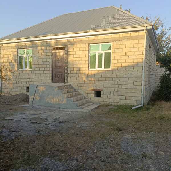 Satılır 3 otaqlı 100 m2 həyət evi Mingəçevir