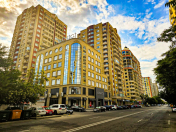 Satılır 4 otaqlı 170 m2 yeni tikili Elmlər Akademiyası m.