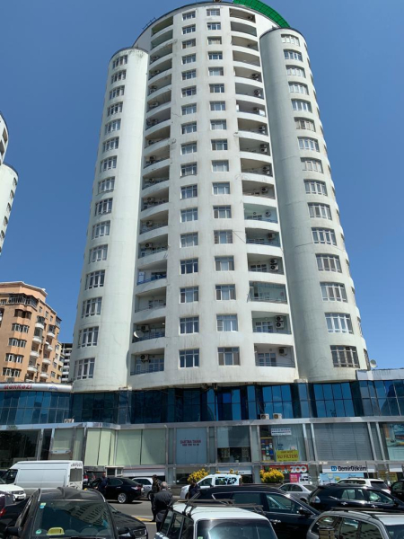 Satılır 3 otaqlı 170 m2 yeni tikili Bakı