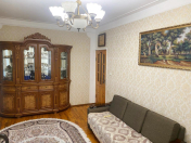 Satılır 4 otaqlı 120 m2 köhnə tikili Gənclik m.