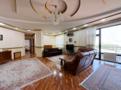 Satılır 4 otaqlı 180 m2 yeni tikili Gənclik m.