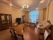 Satılır 3 otaqlı 138 m2 yeni tikili Gənclik m.