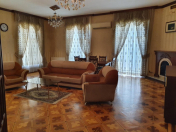 Satılır 4 otaqlı 200 m2 köhnə tikili Nizami m.