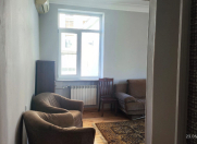 Satılır 1 otaqlı 44 m2 köhnə tikili Şah İsmayıl Xətai m.