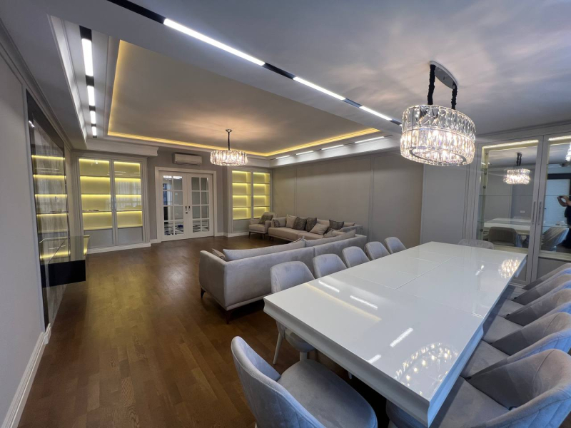 Satılır 4 otaqlı 260 m2 yeni tikili Koala parkı