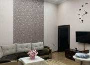 İcarəyə verilir 2 otaqlı 72 m2 köhnə tikili İçəri Şəhər m.