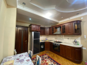 İcarəyə verilir 3 otaqlı 100 m2 yeni tikili 8 Noyabr m.