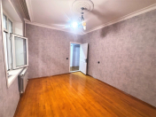 Satılır 3 otaqlı 70 m2 köhnə tikili Əhmədli m.