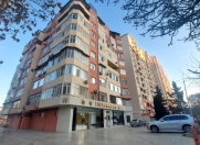 Satılır 3 otaqlı 200 m2 yeni tikili İnşaatçılar m.