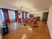 İcarəyə verilir 3 otaqlı 140 m2 köhnə tikili Sahil m.