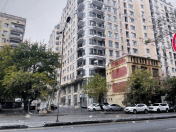 Satılır 3 otaqlı 133 m2 yeni tikili 28 May m.