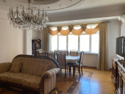 İcarəyə verilir 4 otaqlı 230 m2 yeni tikili 28 May m.