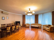 Satılır 4 otaqlı 230 m2 yeni tikili 28 May m.