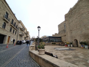 İcarəyə verilir 2 otaqlı 70 m2 köhnə tikili İçəri Şəhər m.